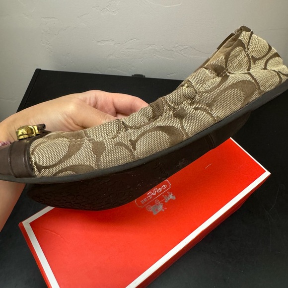Coach signature prints flat - Picture 2 of 5